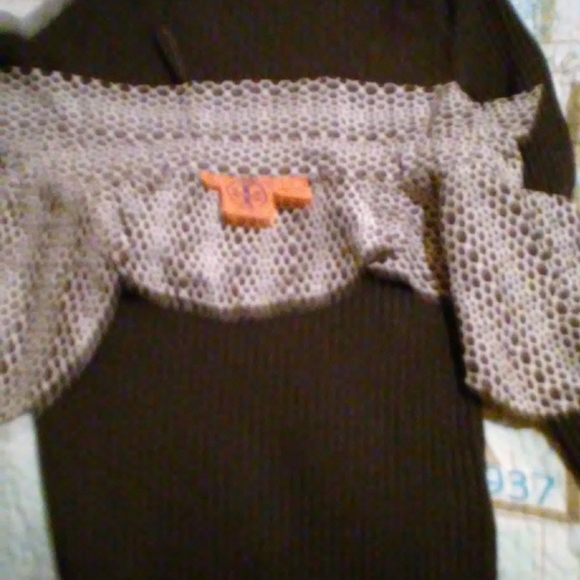 - Tory Burch pullover - Picture 5 of 6